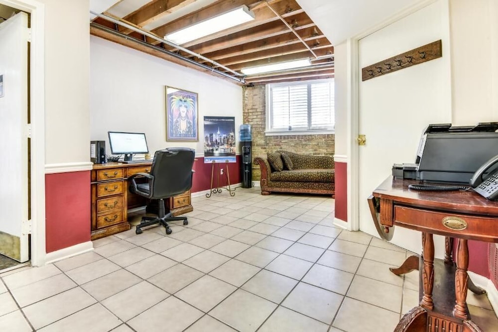Plaza Suites Downtown New Orleans - photo 42