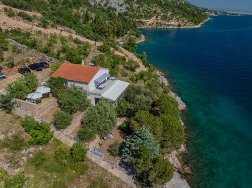 Morska vila Sanja — 4-Star Luxury Hotel in Starigrad, Croatia