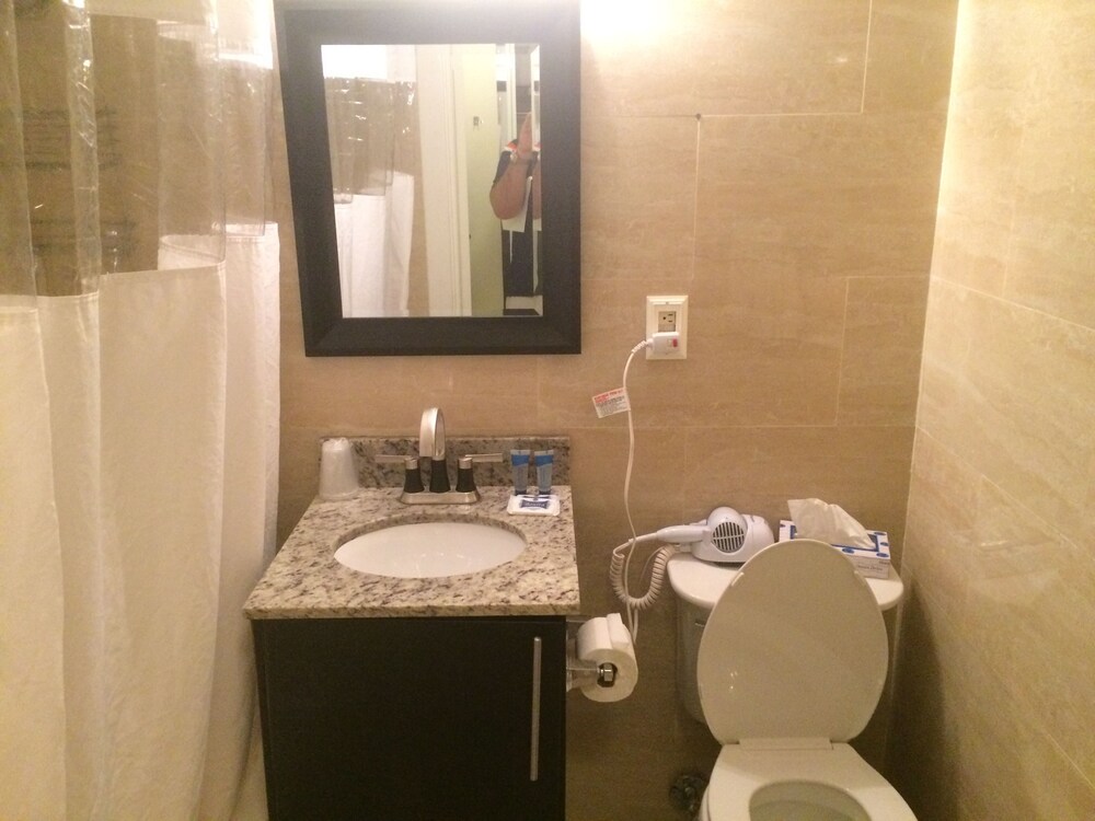 Hollywood Beach Resort Studio With 2 Double Beds - photo 9