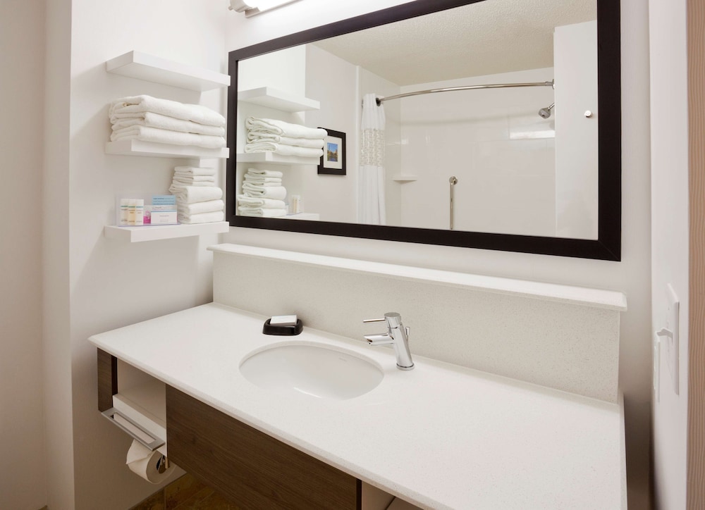 Hampton Inn Minneapolis NW Maple Grove - photo 16