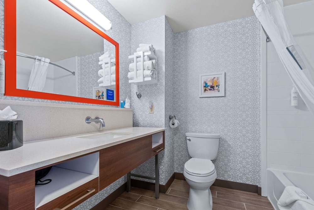Hampton Inn & Suites Greeley - photo 27