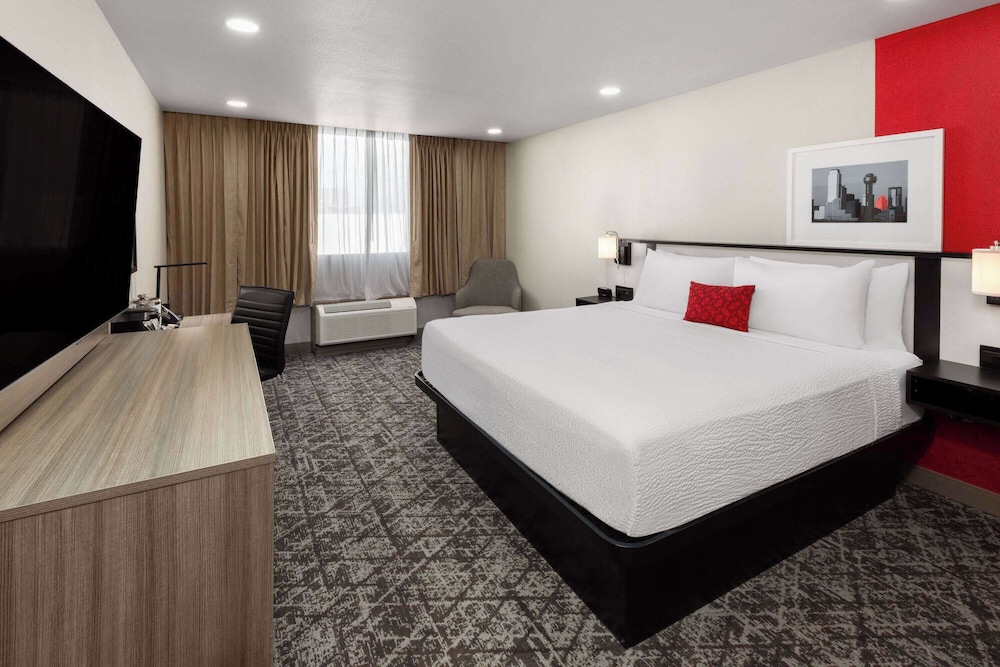 Ramada by Wyndham DFW Airport - photo 7
