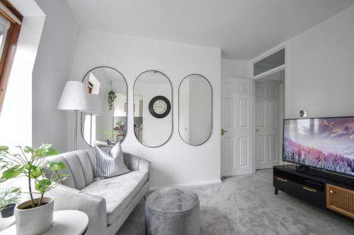 Stylish One Bed Apartment Near Cotswolds RAF — 4-Star Luxury Hotel in Carterton, United Kingdom