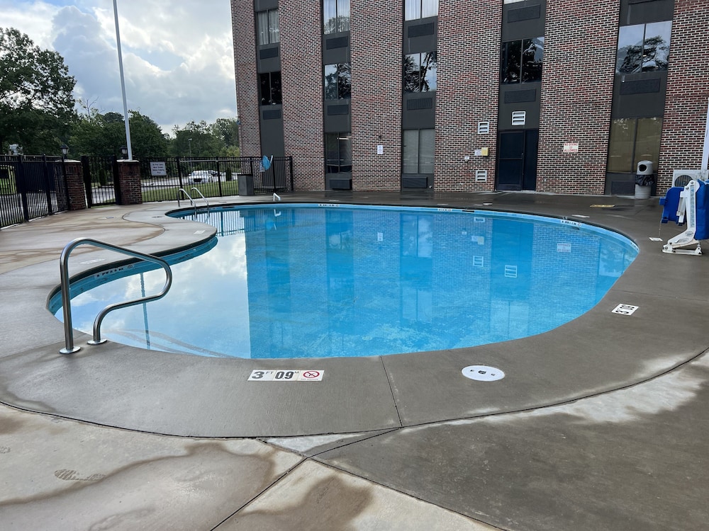Holiday Inn Express Rocky Mount Sports Center by IHG - photo 39
