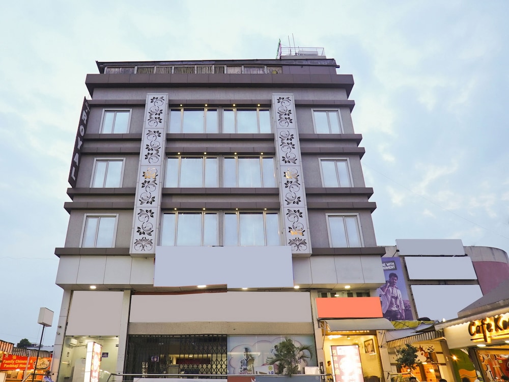 Oyo 23524 Shades Of Royal in Ahmadnagar, India