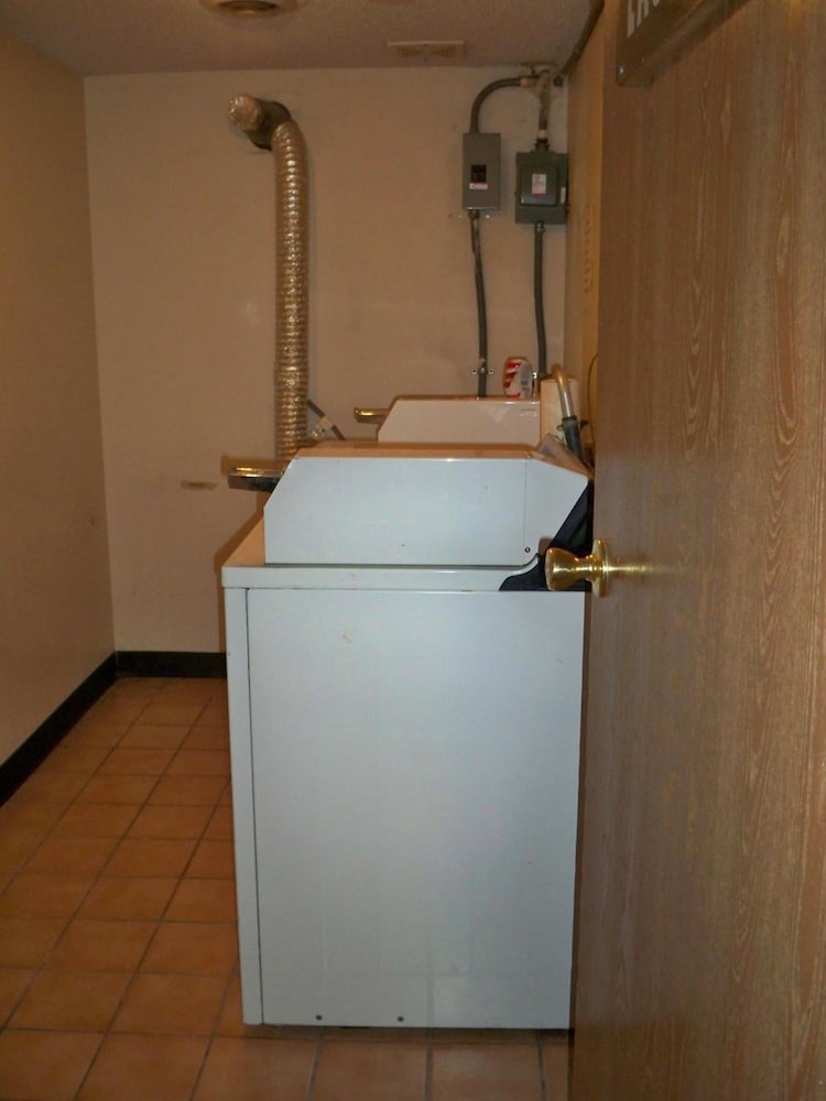 Economy Inn Wentzville - photo 15