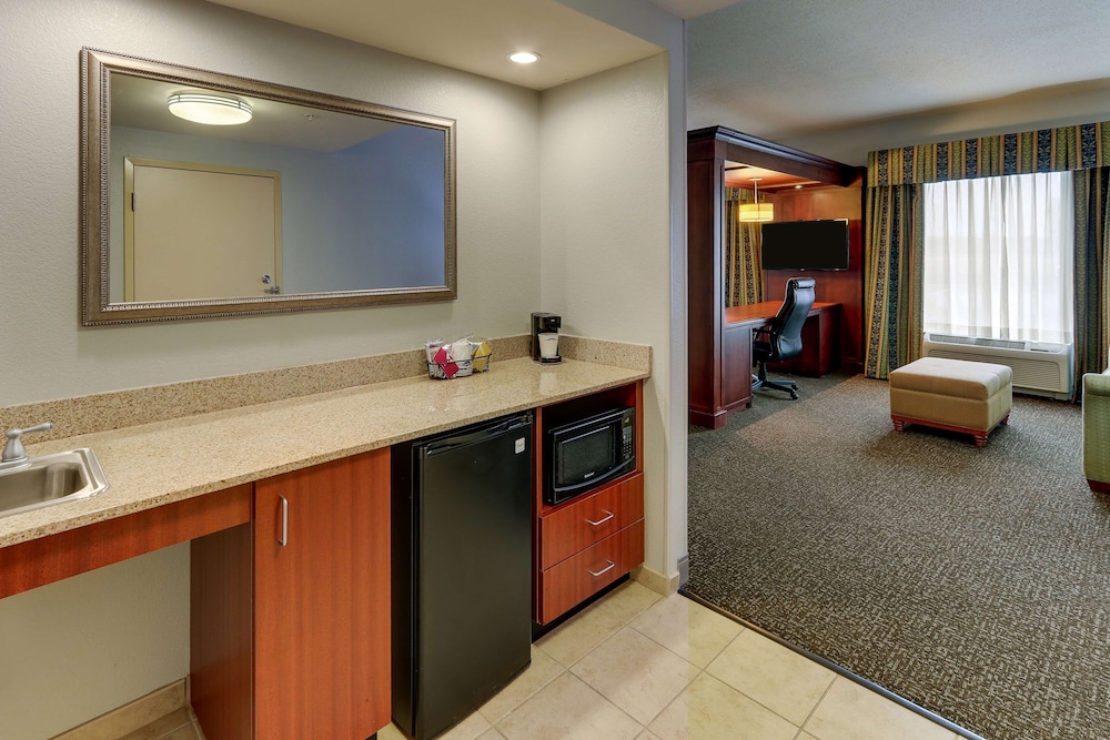 Hampton Inn & Suites Indianapolis Airport - photo 30