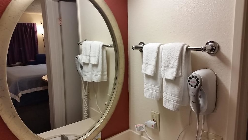 Days Inn by Wyndham Buena Park - photo 21