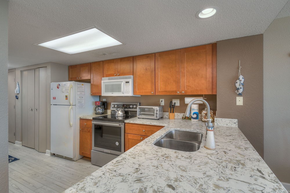 Roxanne Towers by Elliott Beach Rentals - photo 11