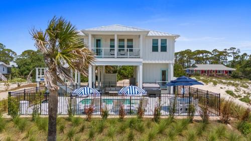 The Quarterdeck 4BR Private Pool Hot Tub — hotel in Eastpoint
