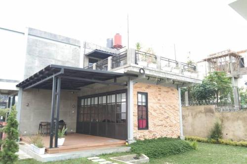 Vila De Pabrik Lembang — 4-Star Luxury Hotel in Genteng, Indonesia