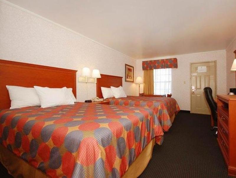 Super 8 by Wyndham Cave City - photo 2