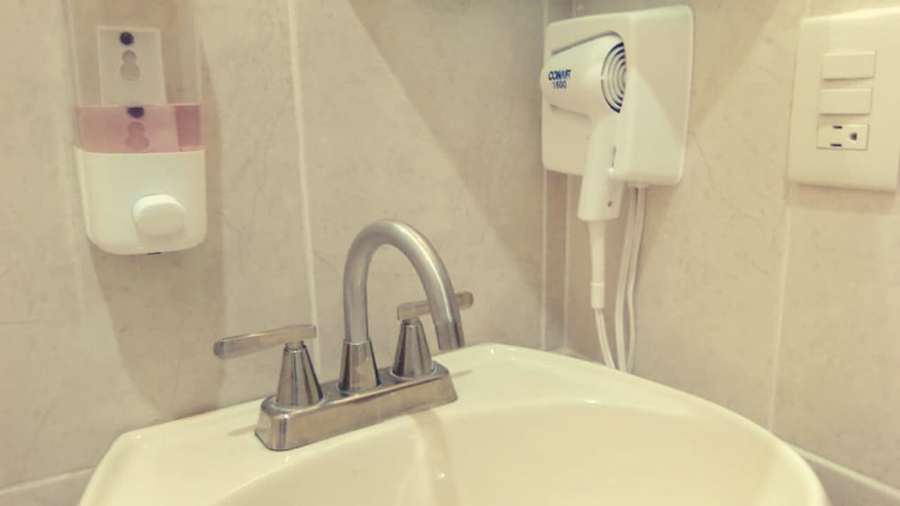 Bathroom sink