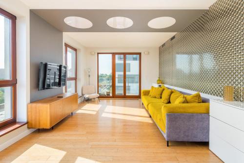 Central Park Serenity Apartment by BookingHost — 4-Star Luxury Hotel in Warsaw, Poland