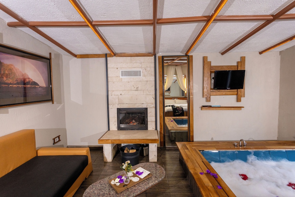 Reva Miami Hotel Restaurant SPA in Foca, Turkey