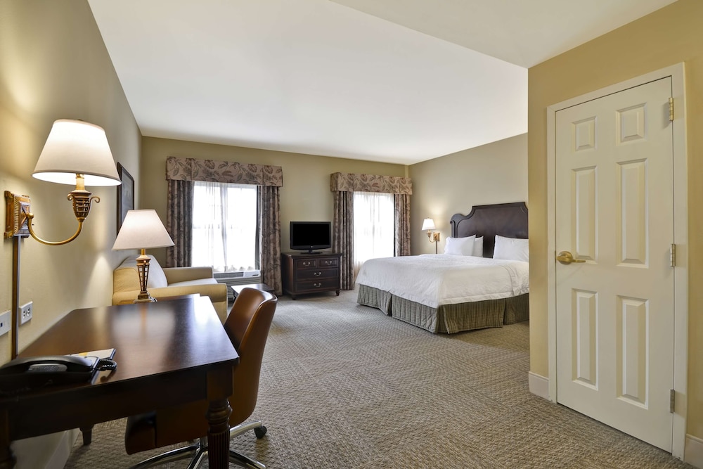 Hampton Inn and Suites Savannah Historic District - photo 22