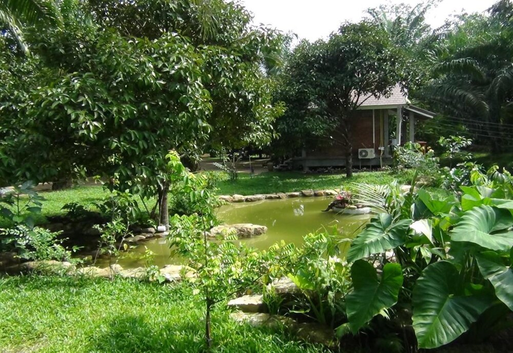 Tuaprodhome - carbon neutral hotel in Thai Mueang