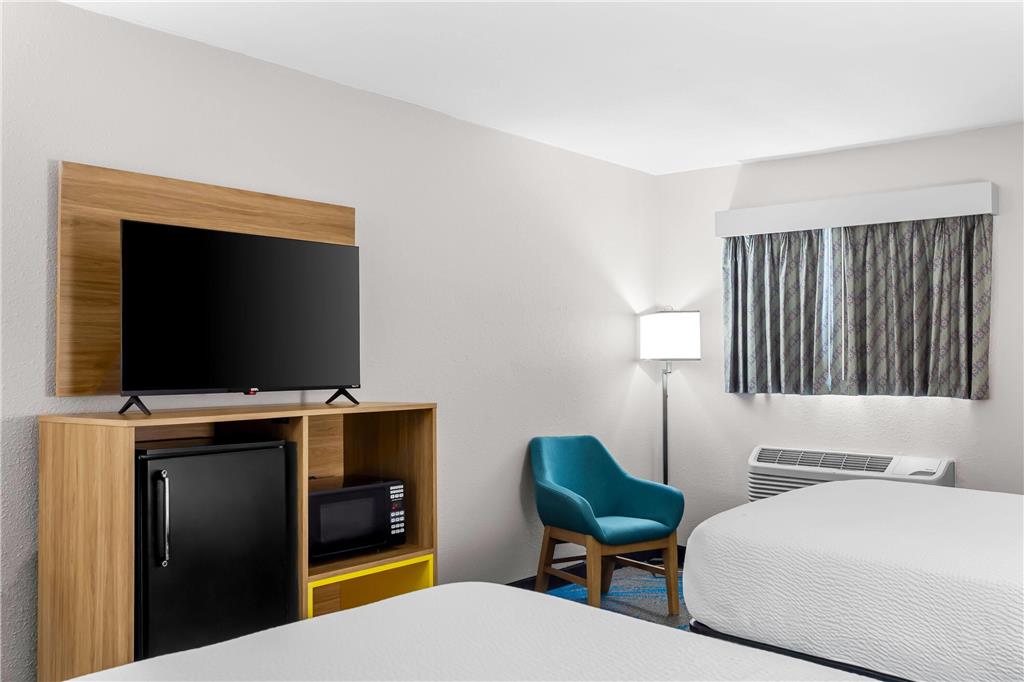 Days Inn by Wyndham Huntington - photo 21