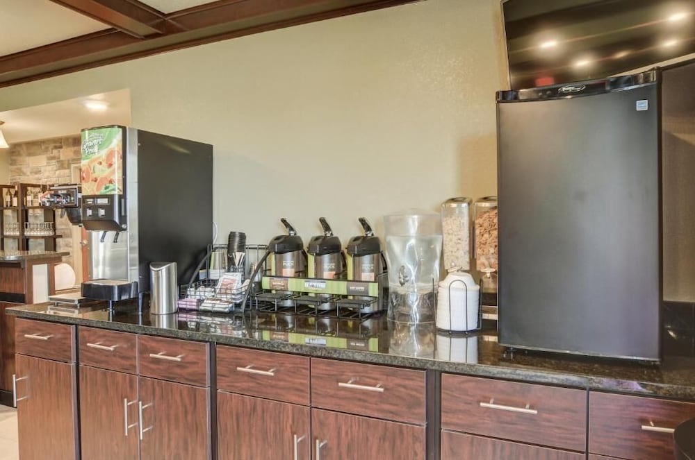 Cobblestone Inn & Suites Altamont - photo 54