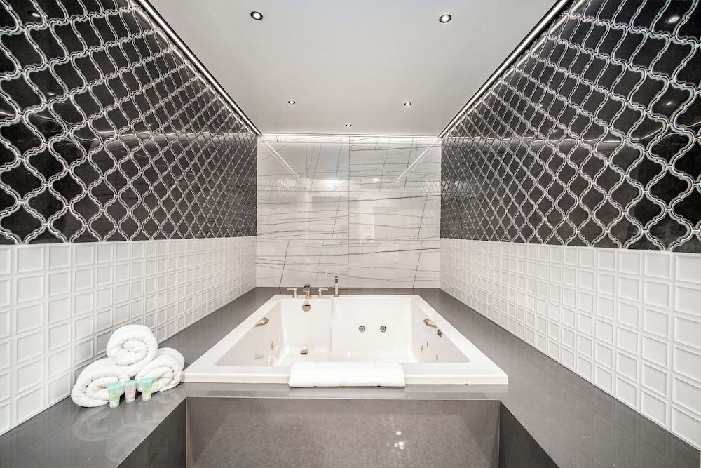 Aspire Inn Studios & Spas - photo 23