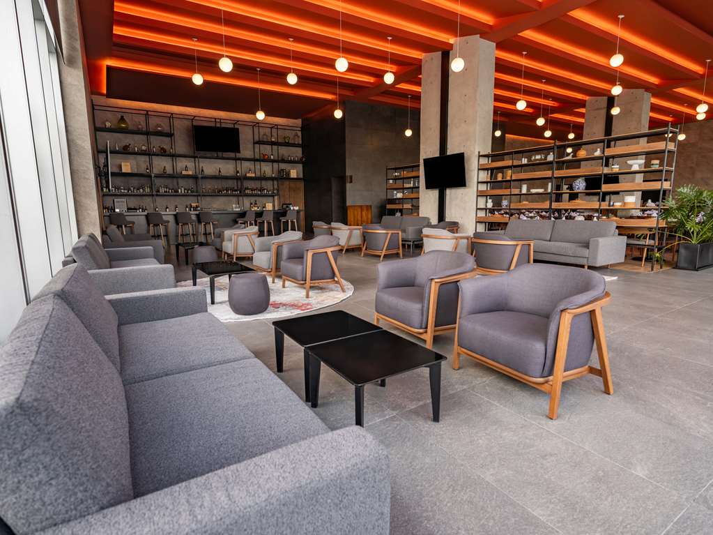 LOUNGE BAR