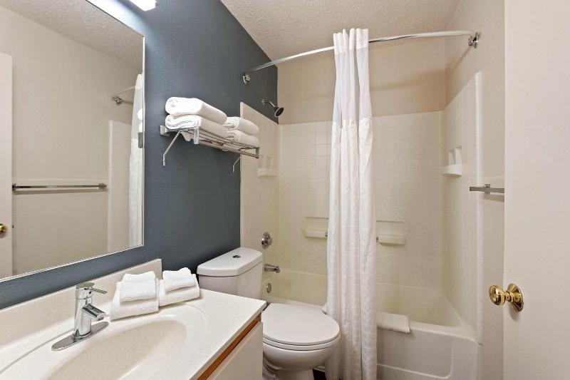 Extended Stay America Charlotte University Place E. McCullough Dr. - photo 29