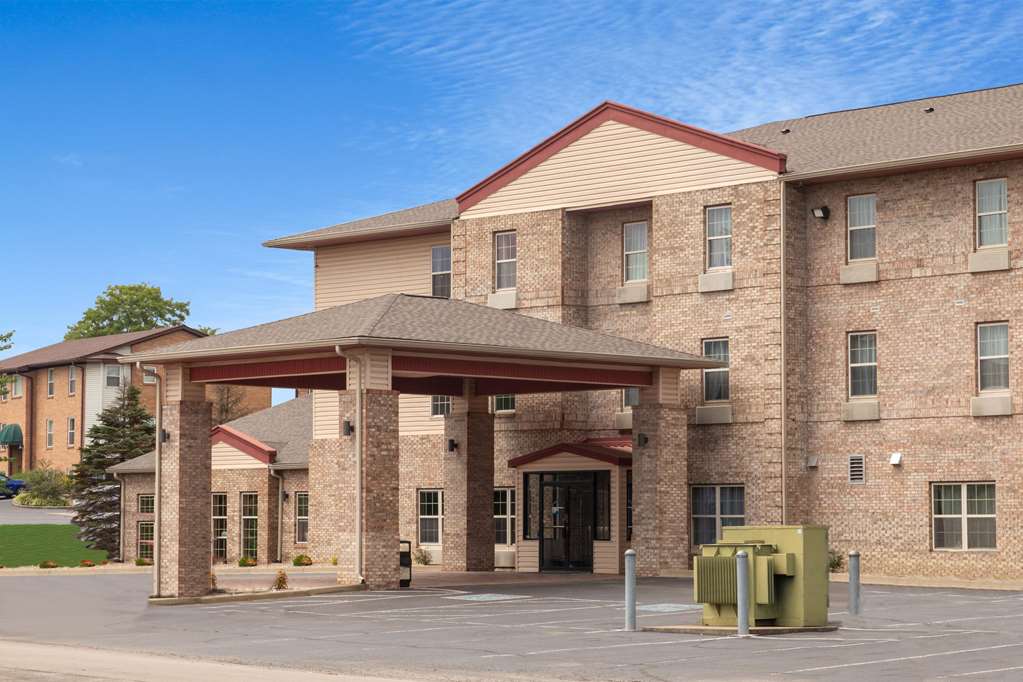 Ramada by Wyndham Sellersburg Louisville North - photo 3