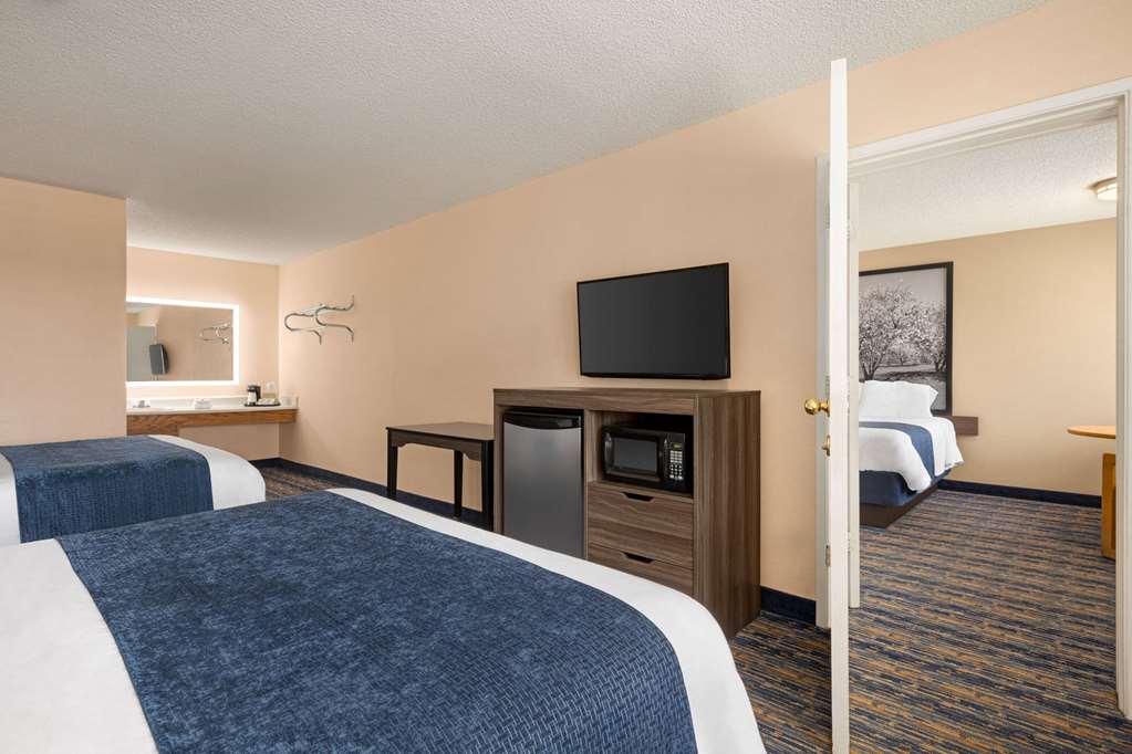 Super 8 by Wyndham Lindsay Olive Tree - photo 29