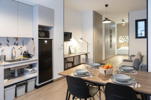 Victoria Inn Apartment — 4-Star Luxury Hotel in Valencia, Spain