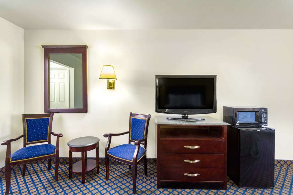 Days Inn by Wyndham Delta - photo 16