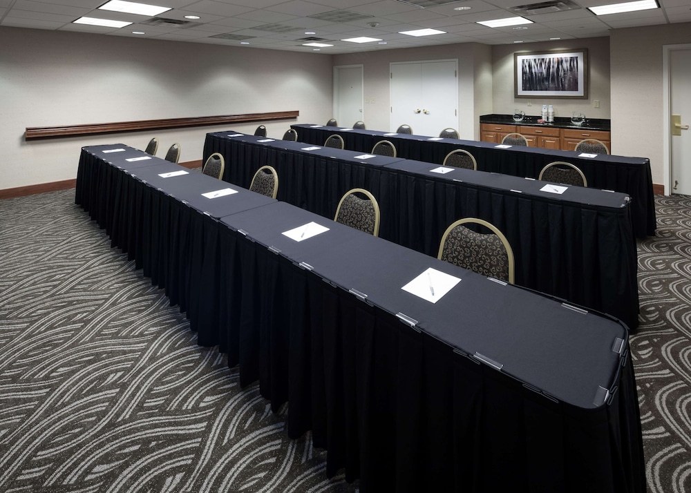 Hampton Inn & Suites Davenport - photo 35