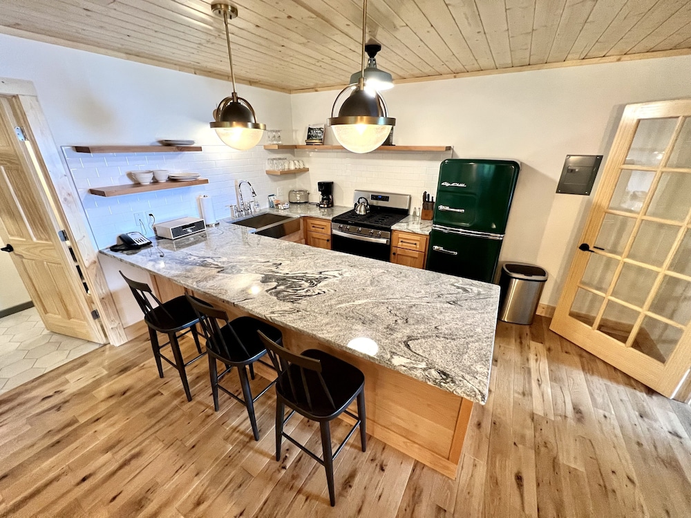 Thomsonite Beach Inn - photo 21