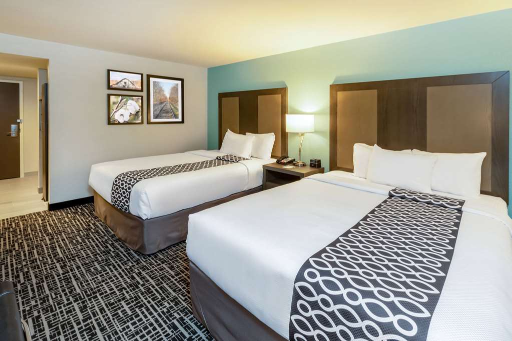 La Quinta Inn and Suites by Wyndham Jonesboro - photo 23