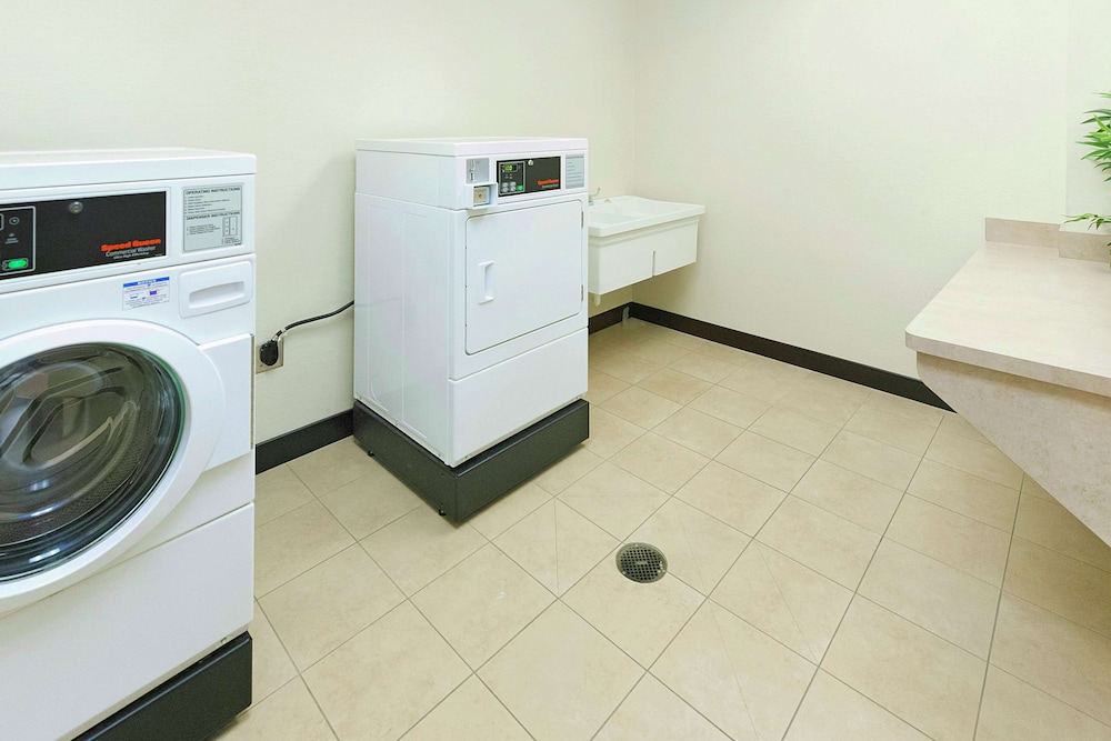 Hampton Inn Waynesburg - photo 45