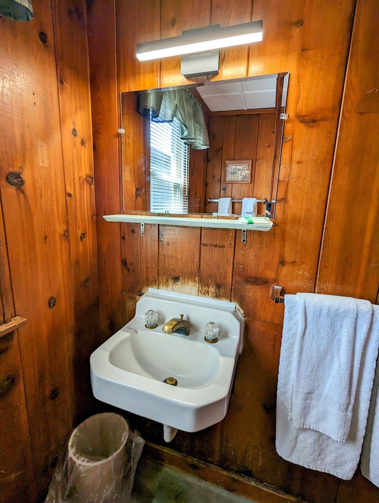 Riverside Motel - photo 43