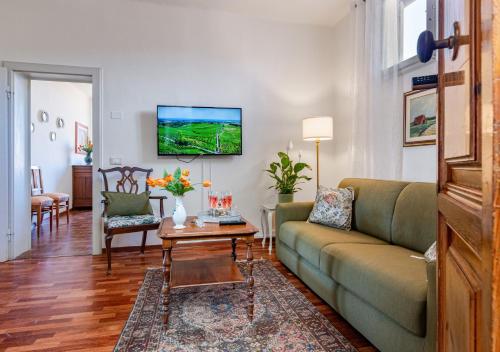 Hostly San Giuseppe Luxury Apartment By the Tower in Pisa, Italy