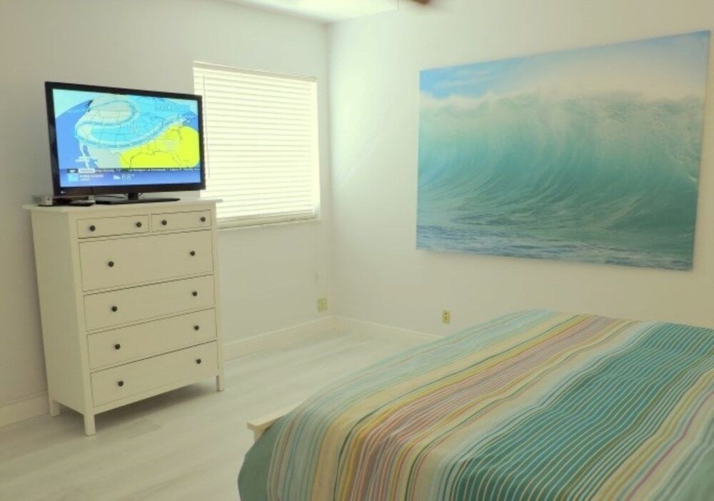 Windwood Beachside 303 on Hollywood Beach 3 2 for 8 Pool - photo 6
