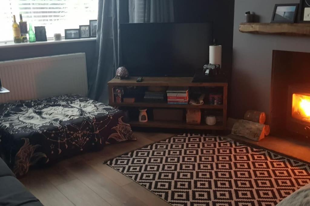 Cheerful Full of Character 3 Bed Sleeps Upto 5 in Rossendale, United Kingdom