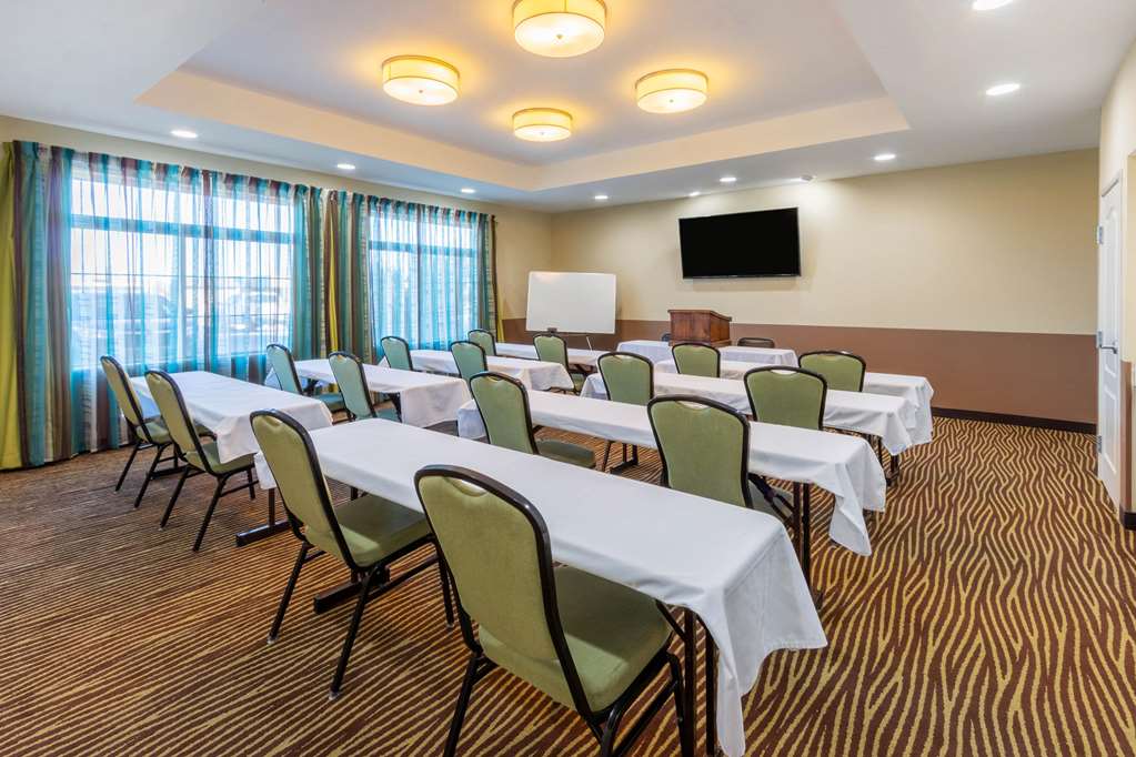 La Quinta Inn & Suites by Wyndham Artesia - photo 40