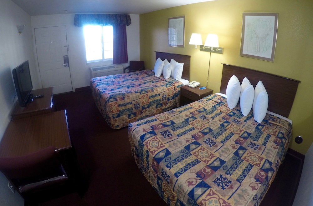 Rodeway Inn Goddard - photo 5