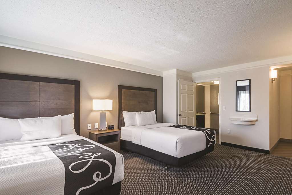 La Quinta Inn & Suites by Wyndham Austin Near The Domain - photo 23