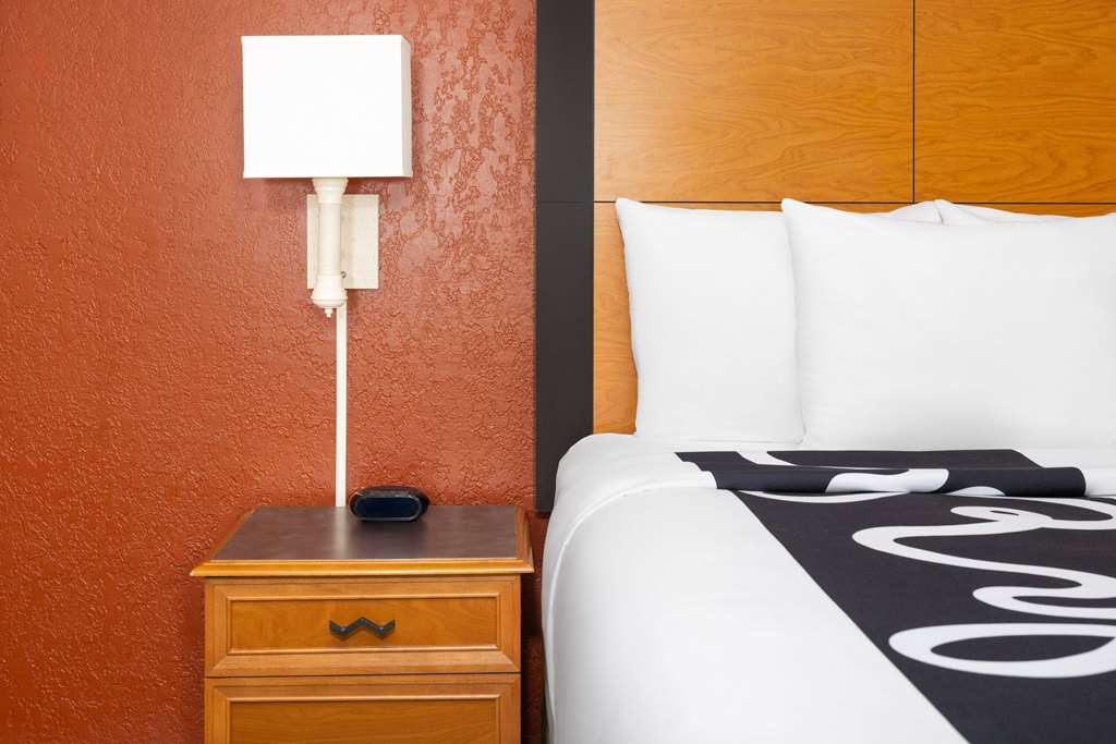 La Quinta Inn by Wyndham Pittsburgh Airport - photo 26