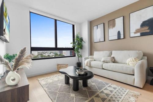 Wynwood 1BR Rooftop Pool & Gym — 4-Star Luxury Hotel in Miami, United States