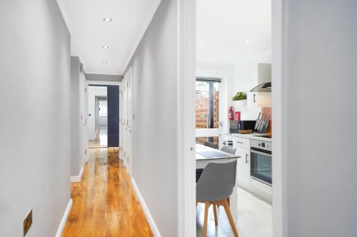 A beautiful stylish 2 Bedroom Apartment City of London — 4-Star Luxury Hotel in London, United Kingdom