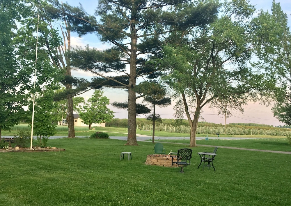 Elk Rapids Lakeshore Inn - photo 27