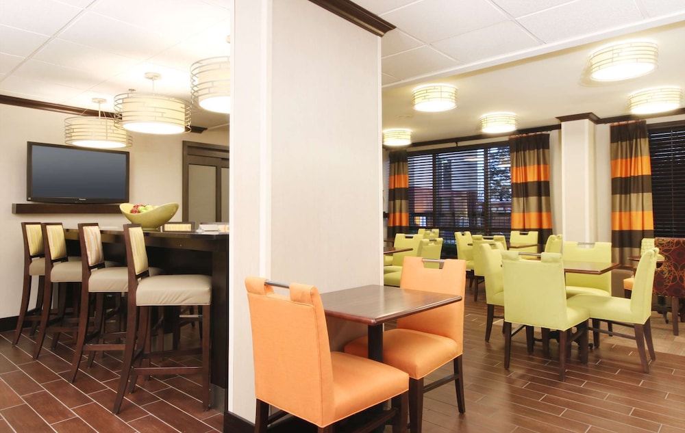 Hampton Inn Kansas City Overland Park - photo 43