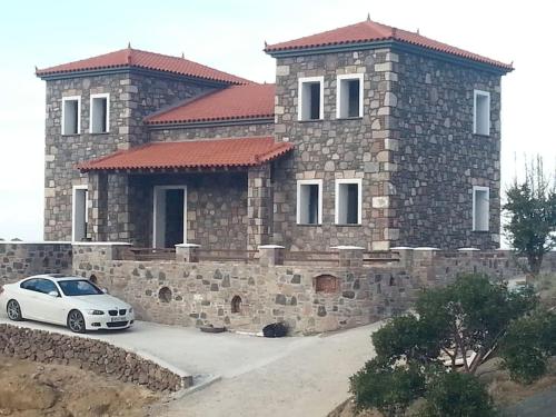 Molivos Castleview Luxury Villa with Private Parking — 4-Star Luxury Hotel in Mithymna, Greece