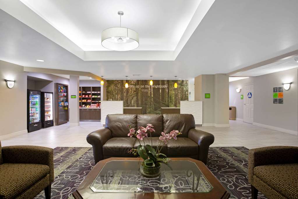La Quinta Inn & Suites by Wyndham Visalia Sequoia Gateway - photo 7