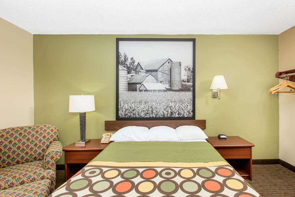Super 8 by Wyndham Fairmont - photo 10