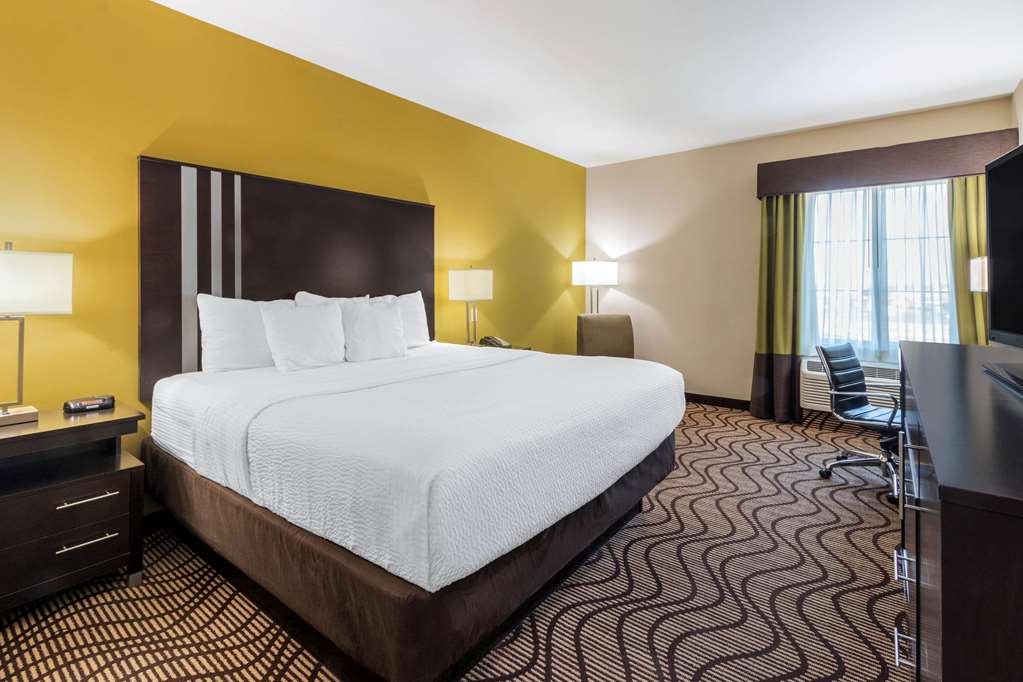 La Quinta Inn & Suites by Wyndham Artesia - photo 16